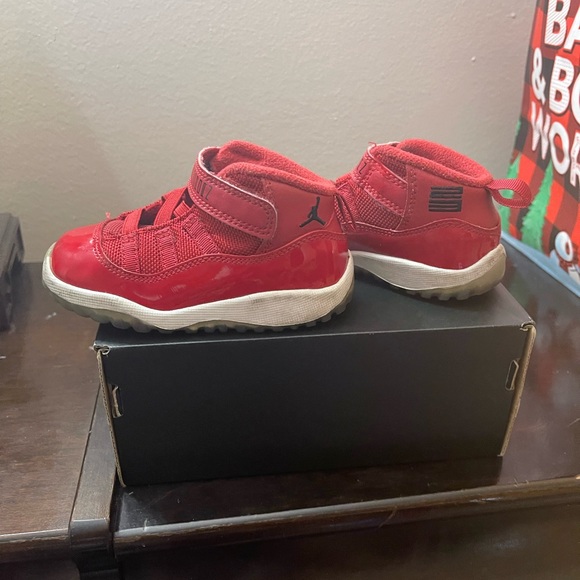 Jordan 11s red - Picture 4 of 6